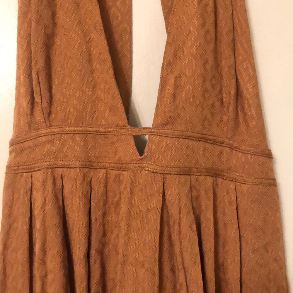 Open back with tie dress - Picture 6 of 10